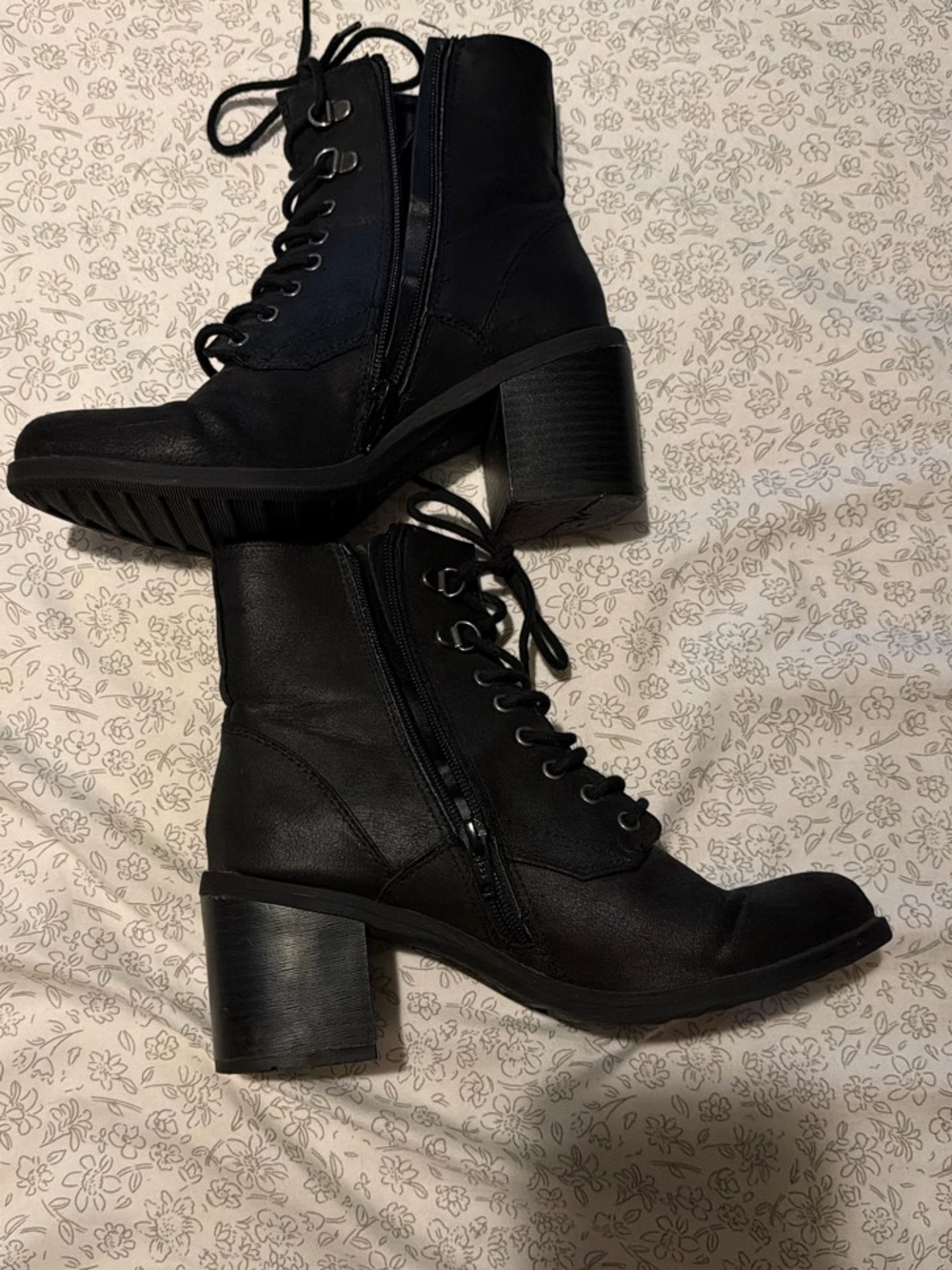 Women's Black zip up combat boots- Size 6